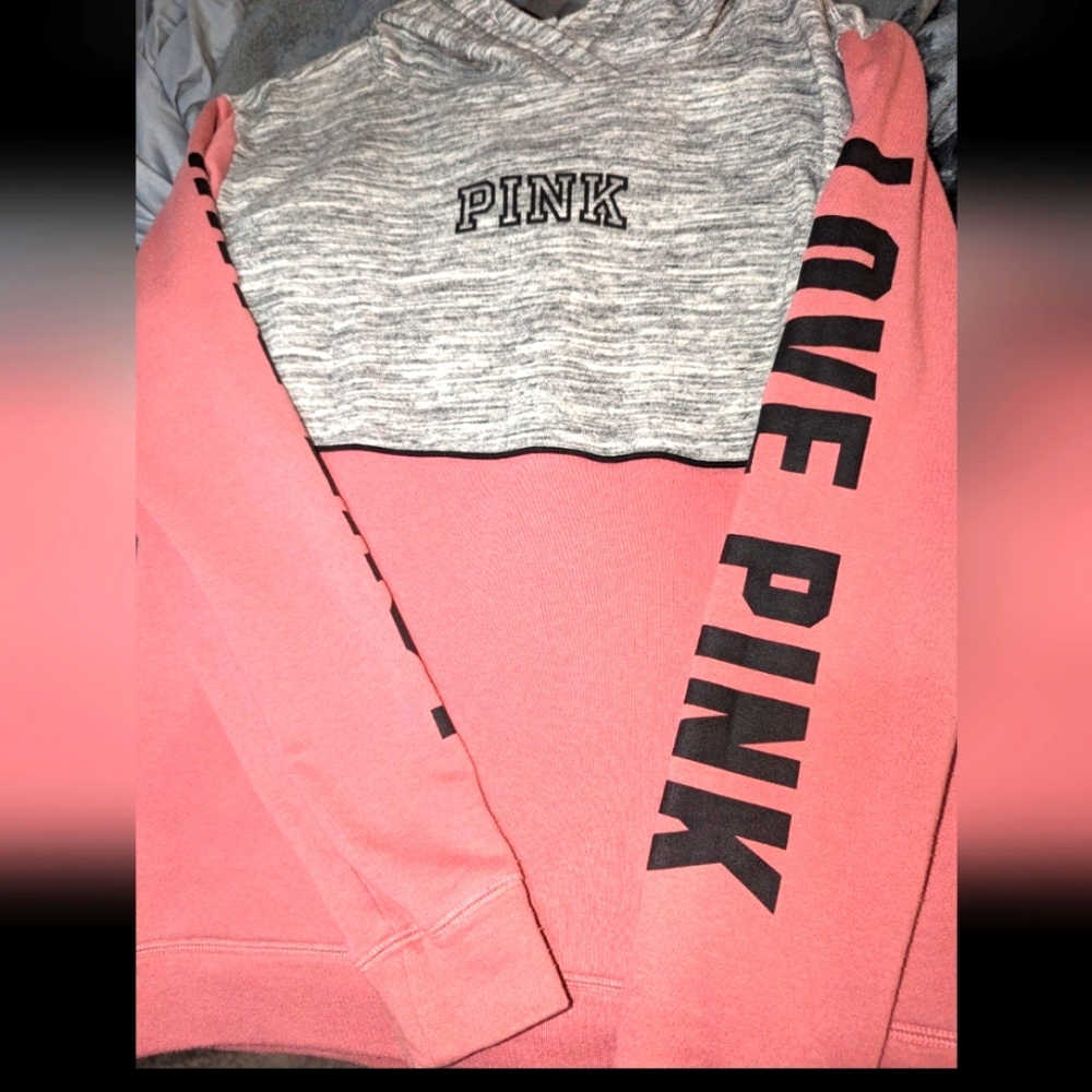 Small Vs Pink pullover